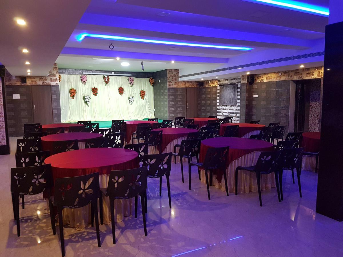 Venky'S Delight Hotel Rajahmundry Exterior photo